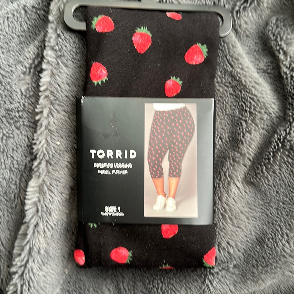 Torrid Premium Leggings (Pedal Pushers) Strawberries